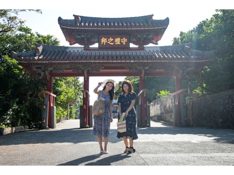 [Okinawa Naha] Shuri Castle and stone pavement photography course (regular 65,000 yen → campaign 50,000 yen) Recommended for couples, couple trips, girls' trips, and family trips!の紹介画像