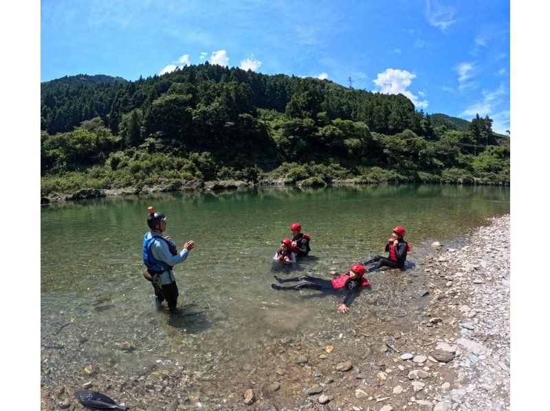 SALE! Popularity is on the rise! Light and easy to navigate! Excellent maneuverability and stability! Mini touring with a packraft! Lessons included [Yoshino River, Kochi]の紹介画像