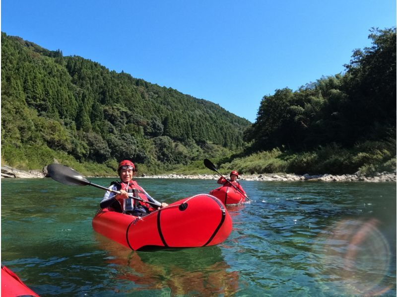 Popularity is on the rise! Light and easy to ride! Excellent maneuverability and stability! Mini touring on the clear Yoshino River in a packraft, about 1.5 km! Lessons included [Kochi] About 15 minutes from Otoyo ICの紹介画像