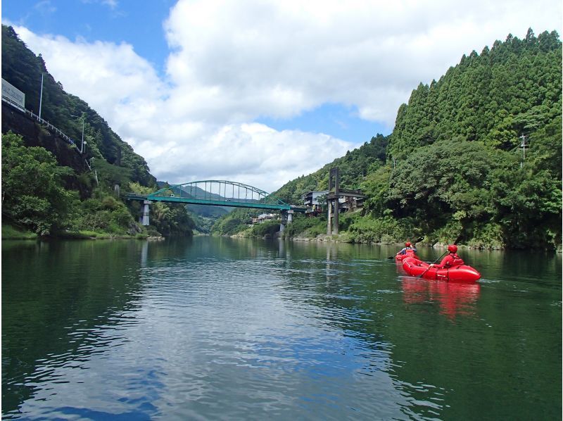 SALE! [Shikoku Yoshino River, Kochi] Popularity is on the rise! First-time authentic packraft experience on the clear Yoshino River (90 minutes)の紹介画像