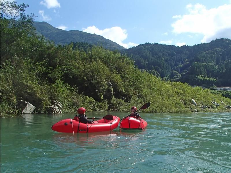 Popularity is on the rise! Light and easy to ride! Excellent maneuverability and stability! Mini touring on the clear Yoshino River in a packraft, about 1.5 km! Lessons included [Kochi] About 15 minutes from Otoyo ICの紹介画像