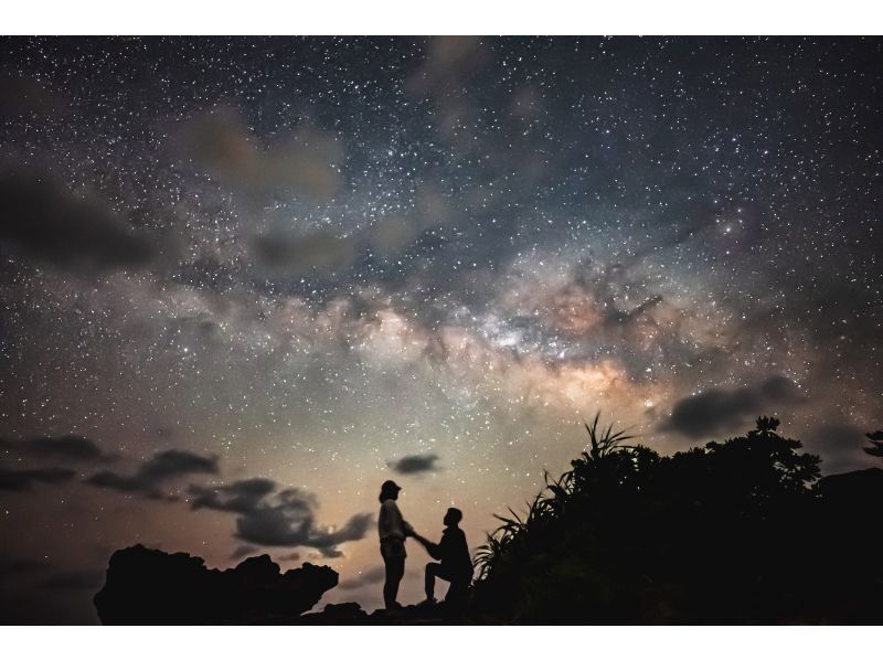 [Okinawa Main Island, Kouri Island] Starry sky photo for couples and families. Commemorative photo with the stars of Okinawa.の紹介画像