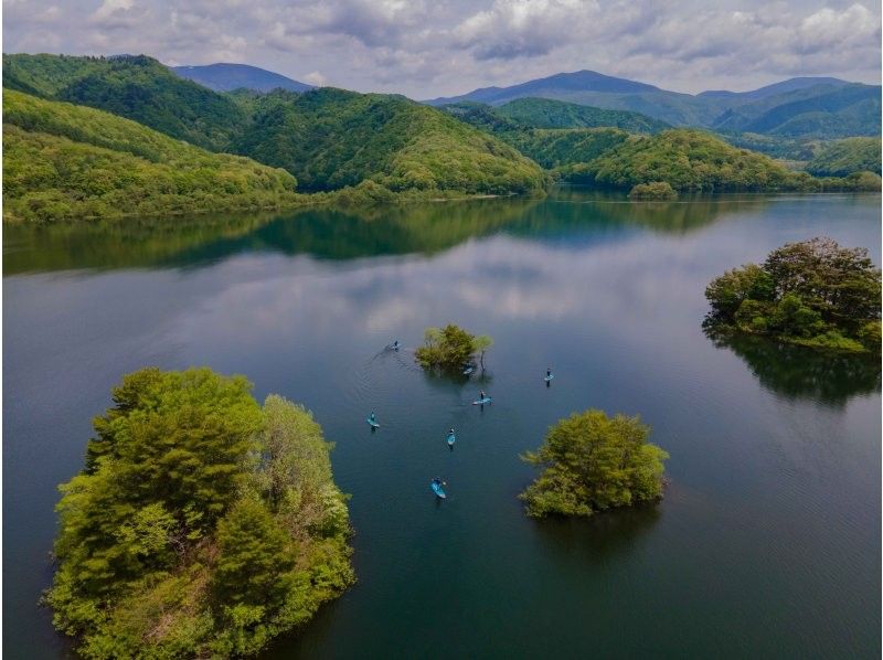 [Fukushima/Urabandai] Drone photography plan! Spectacular SUP experience & guided tour!! The only one offered in a hidden lake, recommended for both beginners and experienced people!!の紹介画像