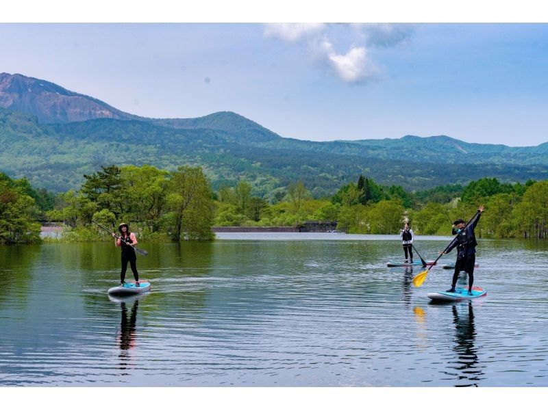 [Fukushima/Urabandai] Drone photography plan! Spectacular SUP experience & guided tour!! The only one offered in a hidden lake, recommended for both beginners and experienced people!!の紹介画像