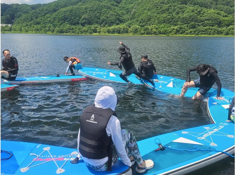 [Fukushima, Urabandai] Save up to 20,000 yen with a private charter for groups! Up to 15 people can experience SUP with drone photography on weekends! (Dogs and puppies allowed)の紹介画像