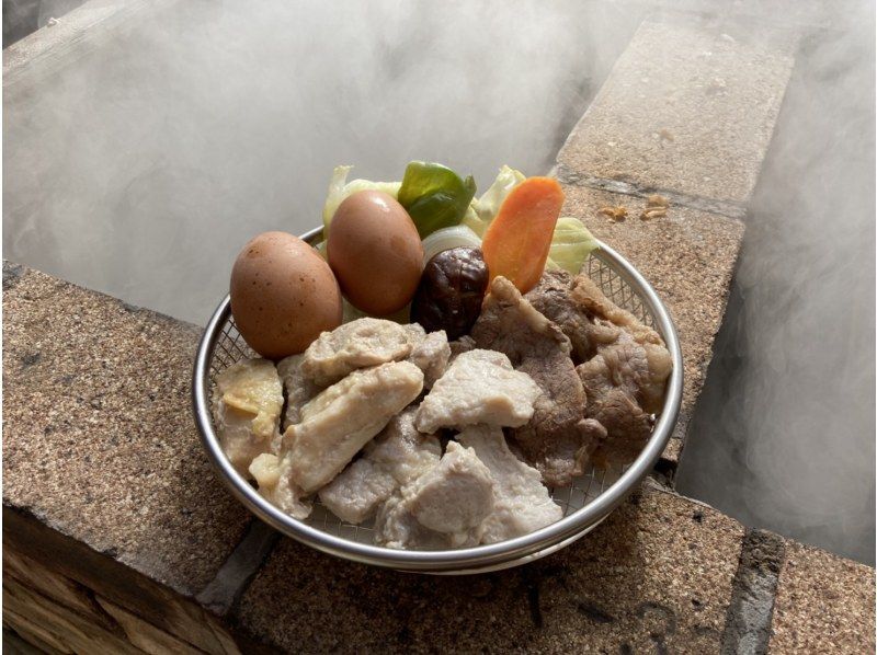 [Oita/Beppu Onsen] "Meat meat! Hell steamed" Myoban hot spring steam 100%