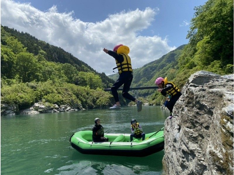 [Tokushima, Yoshino River] Super Summer Sale 2024 is now on! Participants from 3 years old are welcome! Family rafting with a small number of participants and an emphasis on fulfillment!の紹介画像