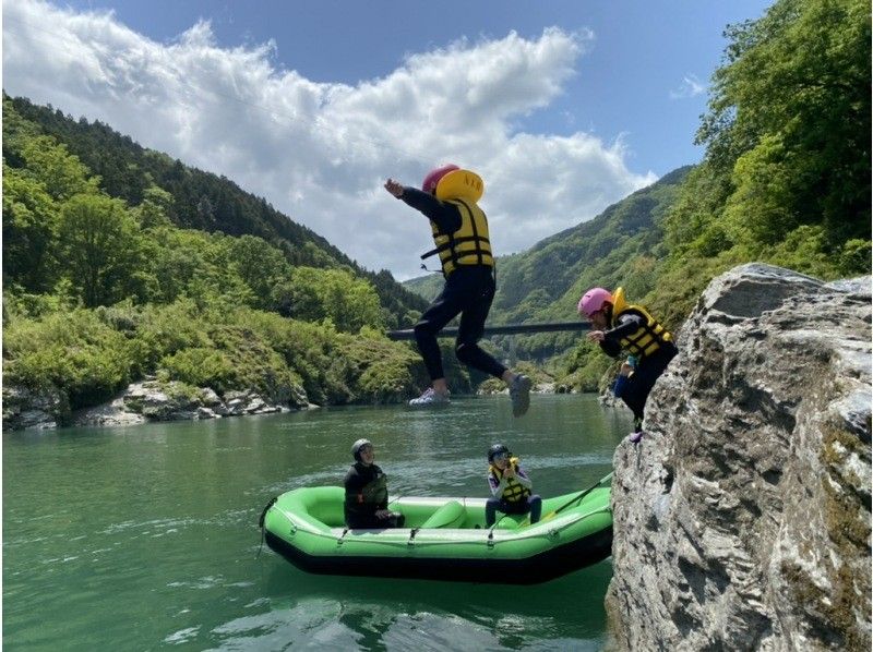 [Tokushima/Yoshinogawa] Family rafting from age 3! small group system and emphasis on fulfillment!