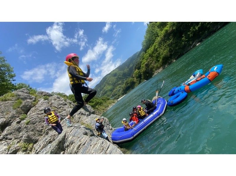 [Tokushima/Yoshinogawa] Participation possible from 3 years old! Family rafting with a small group system and emphasis on fulfillment!の紹介画像
