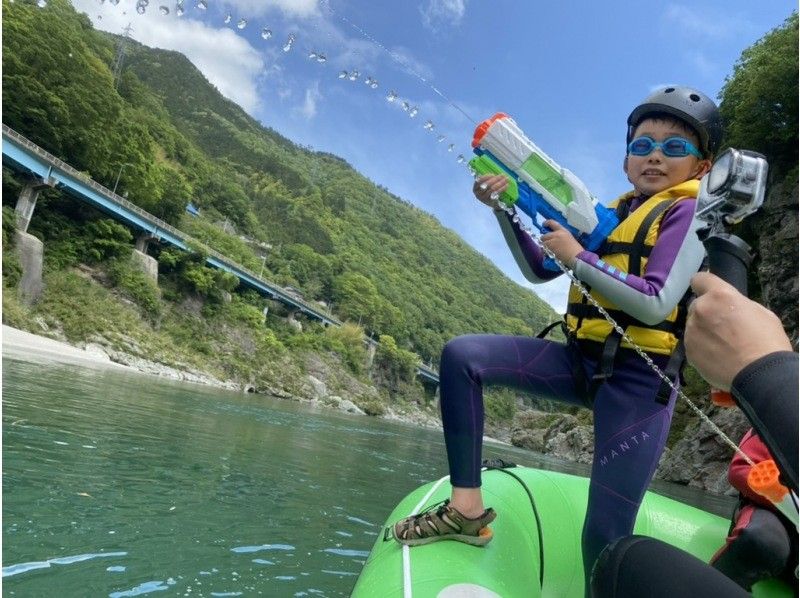 [Tokushima/Yoshinogawa] Family rafting from age 3! small group system and emphasis on fulfillment!