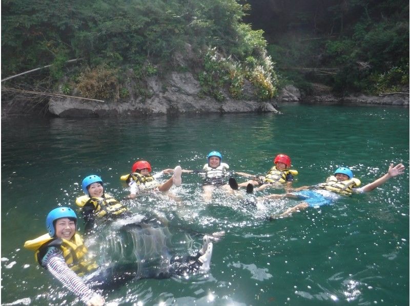 [岐阜/美濃加茂/郡上/半天]3歲以上兒童◎享受長良川漂流！用燒烤滿足你的胃和心！の紹介画像