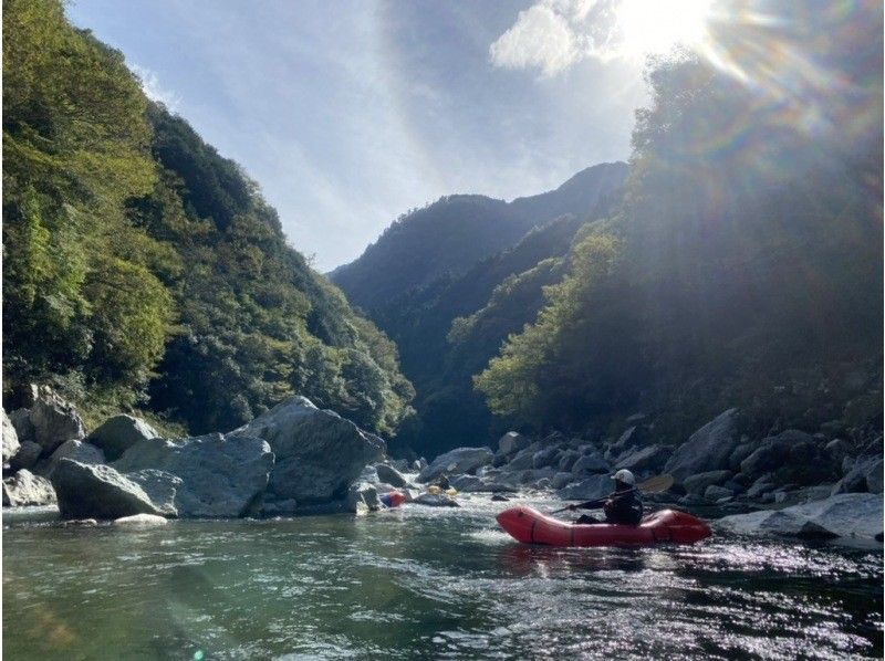 徳島・吉野川を川散歩☆大歩危小歩危☆1人乗りのボートに乗って穏やかな波のない川や湖でのんびりツーリングコースの紹介画像