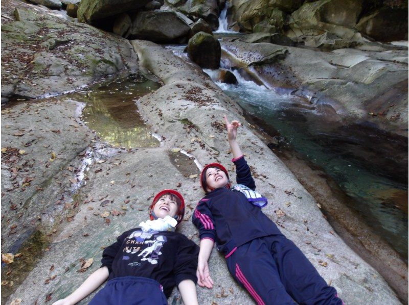 【大分・佐伯市】1組限定【日帰り】「秋の藤河内渓谷/沢歩き」(昼食.珈琲.ｵﾔﾂ/♨️付)【装備無料】10～12月の紹介画像