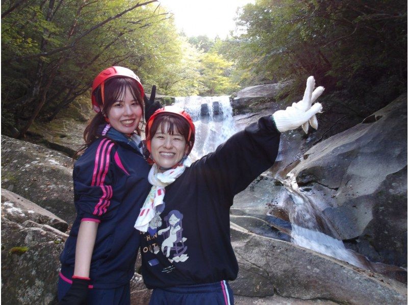 【大分・佐伯市】1組限定【日帰り】「秋の藤河内渓谷/沢歩き」(昼食.珈琲.ｵﾔﾂ/♨️付)【装備無料】10～12月の紹介画像