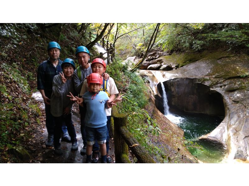【大分・佐伯市】1組限定【1泊2日】「秋の藤河内渓谷/沢歩き」(弁当/焚火夜営/2食/ｺｰﾋｰ.ｵﾔﾂ/♨️付)【装備無料】10～12月の紹介画像