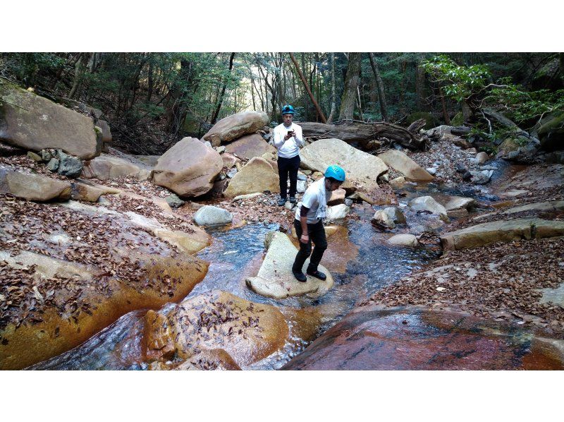 【大分・佐伯市】1組限定【1泊2日】「秋の藤河内渓谷/沢歩き」(弁当/焚火夜営/2食/ｺｰﾋｰ.ｵﾔﾂ/♨️付)【装備無料】10～12月の紹介画像