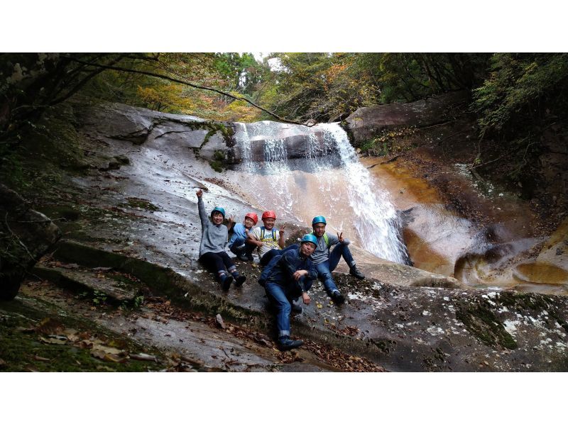 【大分・佐伯市】1組限定【1泊2日】「秋の藤河内渓谷/沢歩き」(弁当/焚火夜営/2食/ｺｰﾋｰ.ｵﾔﾂ/♨️付)【装備無料】10～12月の紹介画像