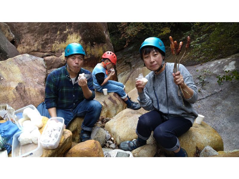 【大分・佐伯市】1組限定【1泊2日】「秋の藤河内渓谷/沢歩き」(弁当/焚火夜営/2食/ｺｰﾋｰ.ｵﾔﾂ/♨️付)【装備無料】10～12月の紹介画像
