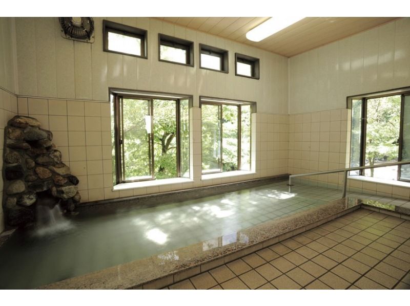 【大分・佐伯市】１組限定【日帰り/♨️】「冬の氷結観音滝73mへ渓谷沢歩き」(昼食/ｺｰﾋｰ/おやつ付)【装備無料/子供参加可】の紹介画像