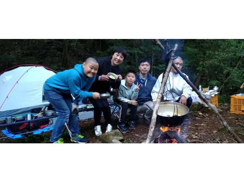 【大分・佐伯市】1組限定【1泊2日/♨️】「冬の氷結観音滝73m沢歩き」(焚火野営.2食/弁当/ｺｰﾋｰ/おやつ付)【装備無料/子供参加可】の紹介画像