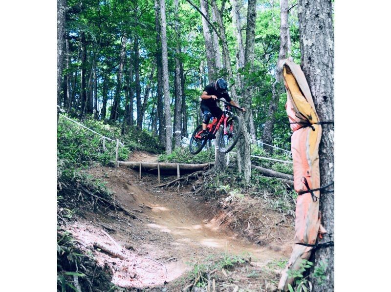 【長野・八ヶ岳・諏訪】日本最大級のMTBパークでマウンテンバイクダウンヒル体験!【1日】の紹介画像