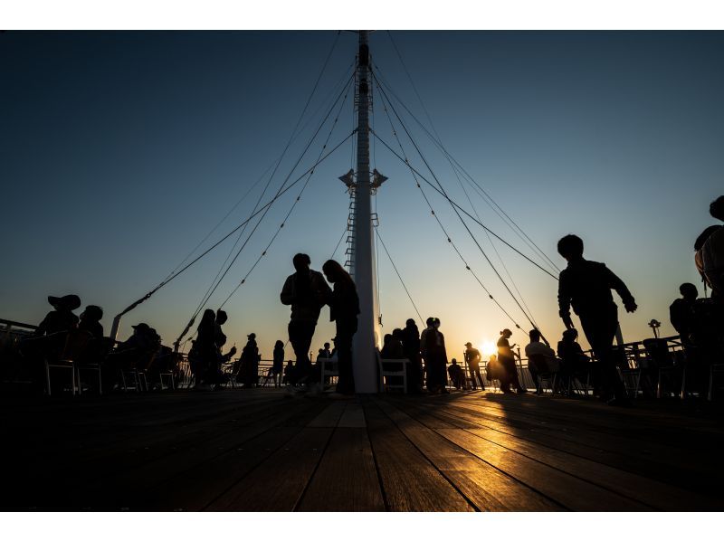 [Twilight/Night Cruise] ★ Summer only! Beer garden on board ★ All-you-can-drink drinks including alcohol and snacks such as Cajun chicken and sausage includedの紹介画像