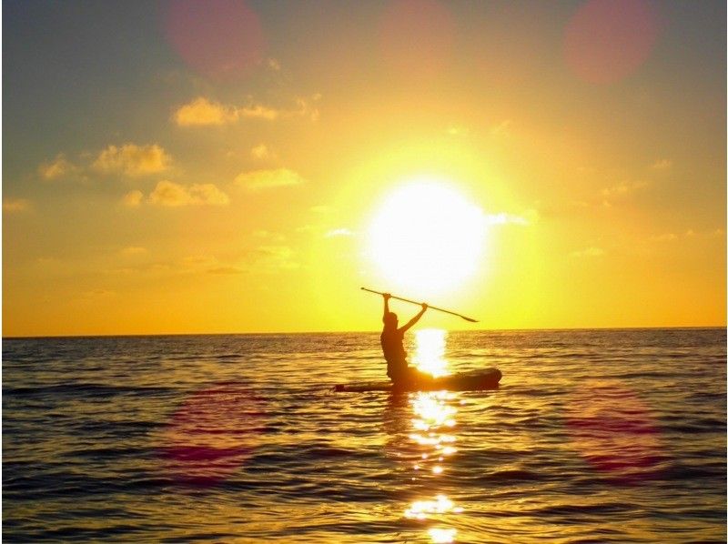 《 จำกัด 5 คู่! เปิดขาย♪] [โอกินาว่ามิยาโกจิม่า SUP] พระอาทิตย์ตกที่มองเห็นได้จากทะเลนั้นยอดเยี่ยม♪ ทัวร์ชมพระอาทิตย์ตกの紹介画像
