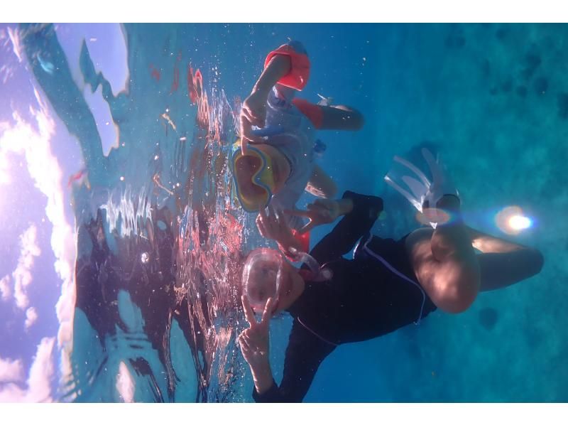 【오키나와 미야코지마/이라베 섬】니모를 만나러 가자! 어린이와 함께 수영하는 「크리스탈 클리어 스노클링 투어」기재 무료 렌탈!の紹介画像