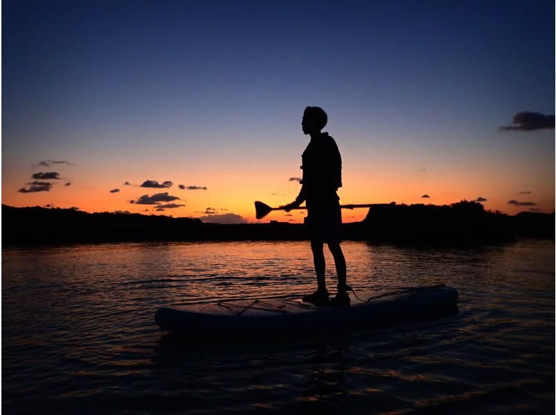 SALE! [Miyakojima/Private] [A blissful moment on the beach early in the morning] Sunrise SUP experience limited to one group! ★Free photo data★Beginners welcomeの紹介画像