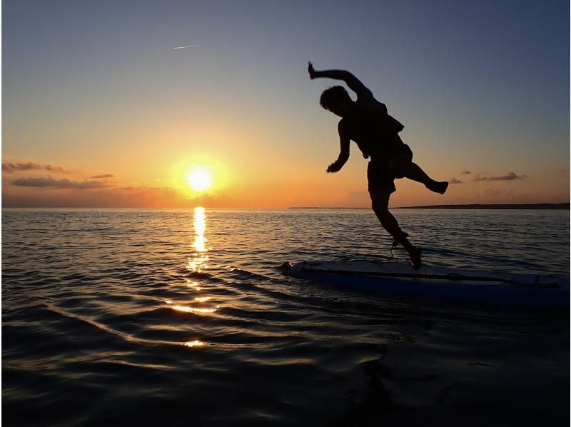 SALE! [Miyakojima/Private] [A blissful moment on the beach early in the morning] Sunrise SUP experience limited to one group! ★Free photo data★Beginners welcomeの紹介画像
