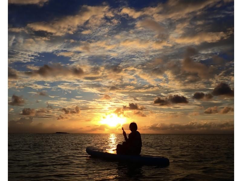 [Miyakojima] Spring sale underway! Sunset SUP experience limited to 1 group! Photo gift & free equipment★Beginners and couples welcome (reservations accepted until 13:00 on the day)の紹介画像
