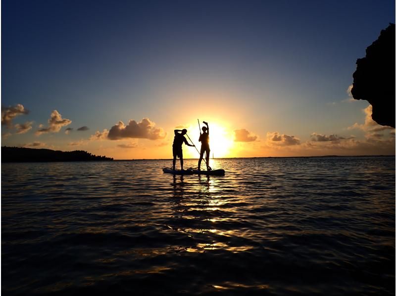 [Miyakojima/Private] 《End your day with this!》Sunset SUP experience limited to one group! ★Reservations available on the day! ★Free photo data!の紹介画像