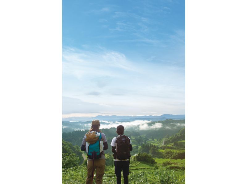 [Niigata, Tokamachi] Enjoy the spectacular view of the Hoshi Pass rice terraces all to yourself! Tokamachi Rice Terrace Trekking along the ancient path with a private guideの紹介画像