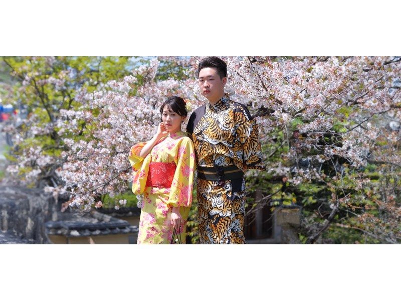 [Kyoto, Kiyomizu-dera Temple] Couples plan: A yukata date in Kyoto ☆ A great deal for two people for just 5,500 yen! Hair styling for women includedの紹介画像