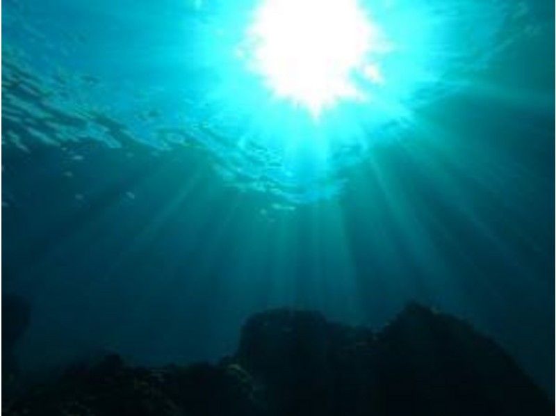 【 冲绳 ·恩纳村】有趣的深潜蓝洞课程の紹介画像