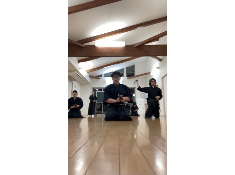 [โอซาก้า/นัมบะ/นิฮงบาชิ] การฝึกศิลปะการต่อสู้ Shushinryu Iaijutsu! การสอนศิลปะการต่อสู้ที่แท้จริงโดยปรมาจารย์ Iaijutsu ที่เก่งที่สุดในโลก Isao Machii!の紹介画像