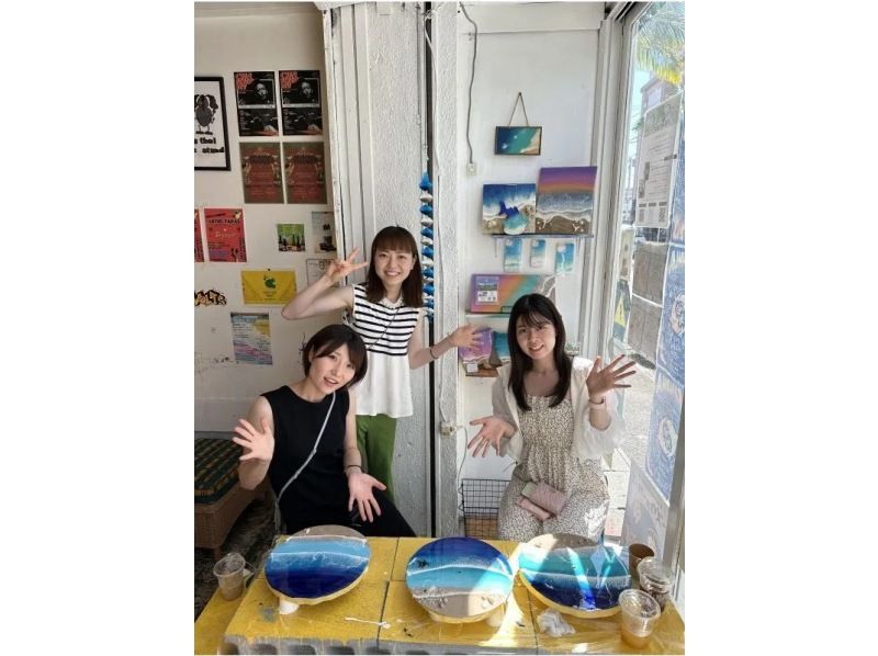 [Ishigaki Island/Resin Art Experience] Create your own memorable seascape with resin art! Make your own original wall clock! Groups welcome!の紹介画像