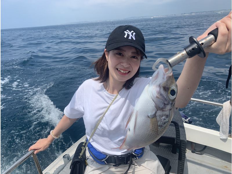 ☆3rd Anniversary Campaign☆ [Okinawa, Ginowan] [Same-day reservations OK‼️] Fun for children and beginners ♪ Hands-free boat fishing experience tour departing from Ginowan Marinaの紹介画像