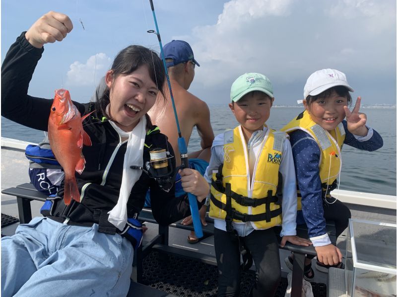 ☆3rd Anniversary Campaign☆ [Okinawa, Ginowan] [Same-day reservations OK‼️] Fun for children and beginners ♪ Hands-free boat fishing experience tour departing from Ginowan Marinaの紹介画像