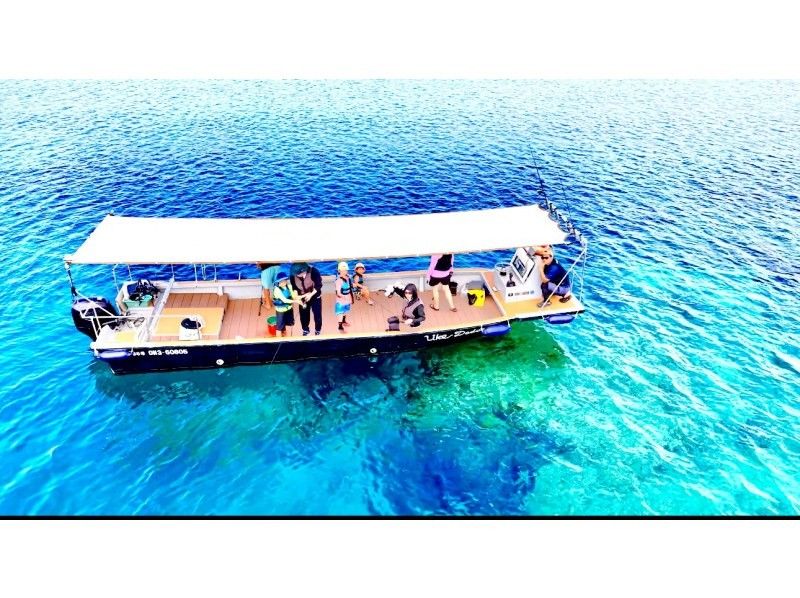 Off the coast of Shigira! Miyakojima's most popular spot! For beginners aged 0 to 85! Boat snorkeling, boat fishing for beginners! Free drone useの紹介画像