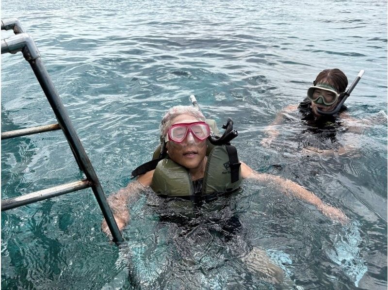 プレミアム【完全貸切】0才～85歳ボートシュノーケリング初心者様船釣りドローン無料の紹介画像