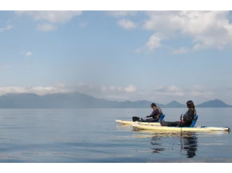 【北海道・支笏湖】ウエットスーツ着用でカヌー＆背もたれ付きSUP体験（2名〜）全国旅行支援クーポン利用可能♪の紹介画像