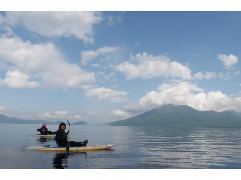 【北海道・支笏湖】ウエットスーツ着用でカヌー＆背もたれ付きSUP体験（2名〜）全国旅行支援クーポン利用可能♪の紹介画像