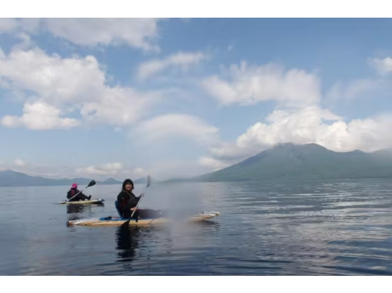 【北海道・支笏湖】ウエットスーツ着用でカヌー＆背もたれ付きSUP体験（2名〜）全国旅行支援クーポン利用可能♪の紹介画像