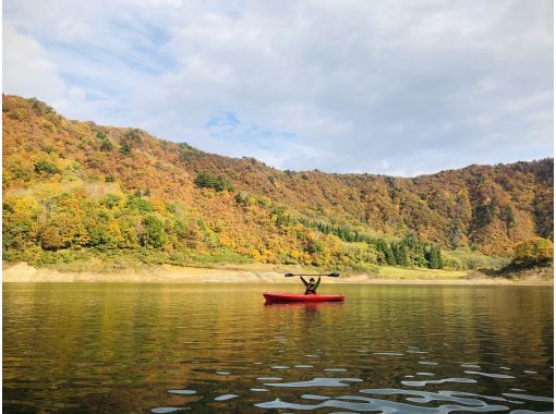 【東北・山形】白川湖カヌーツアー!秋の美しい紅葉を★ガイド付き2時間コースで初心者・ファミリーも安心&写真プレゼント 【東北・山形】白川湖カヌーツアー!秋の美しい紅葉を★ガイド付き2時間コースで初心者・ファミリーも安心&写真プレゼント