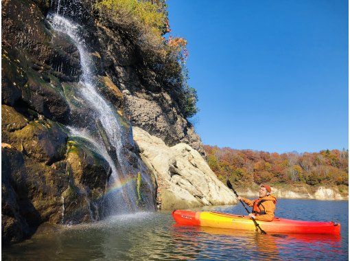 【東北・山形】白川湖カヌーツアー!秋の美しい紅葉を★ガイド付き2時間コースで初心者・ファミリーも安心&写真プレゼント 【東北・山形】白川湖カヌーツアー!秋の美しい紅葉を★ガイド付き2時間コースで初心者・ファミリーも安心&写真プレゼント