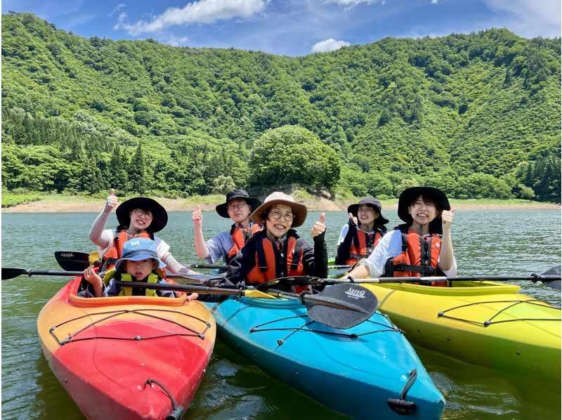 【東北・山形】白川湖カヌーツアー！爽やかな初夏の湖を楽しもう★ガイド付き2時間コースで初心者・ファミリーも安心＆写真プレゼントの紹介画像