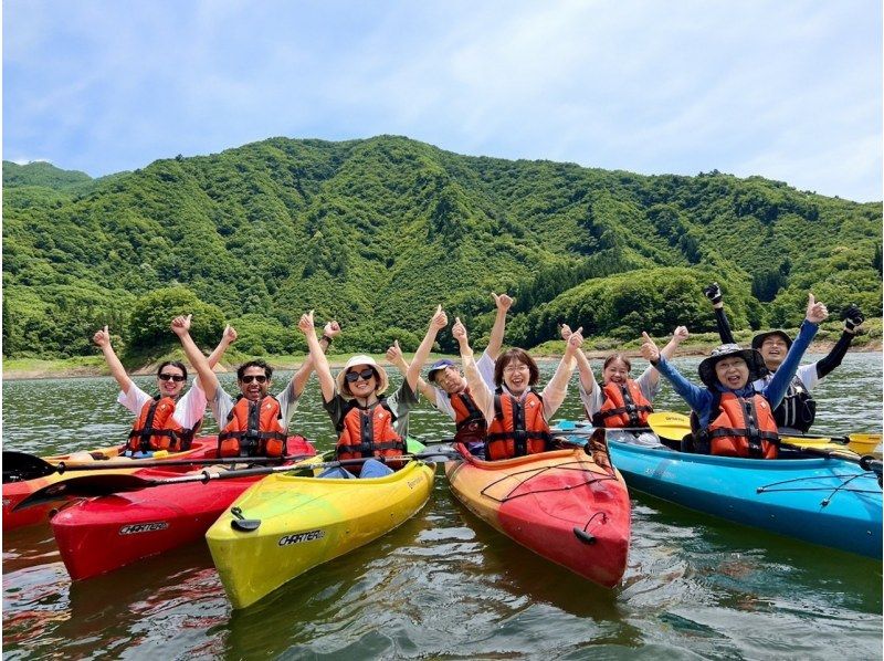 【東北・山形】白川湖カヌーツアー！爽やかな初夏の湖を楽しもう★ガイド付き2時間コースで初心者・ファミリーも安心＆写真プレゼントの紹介画像