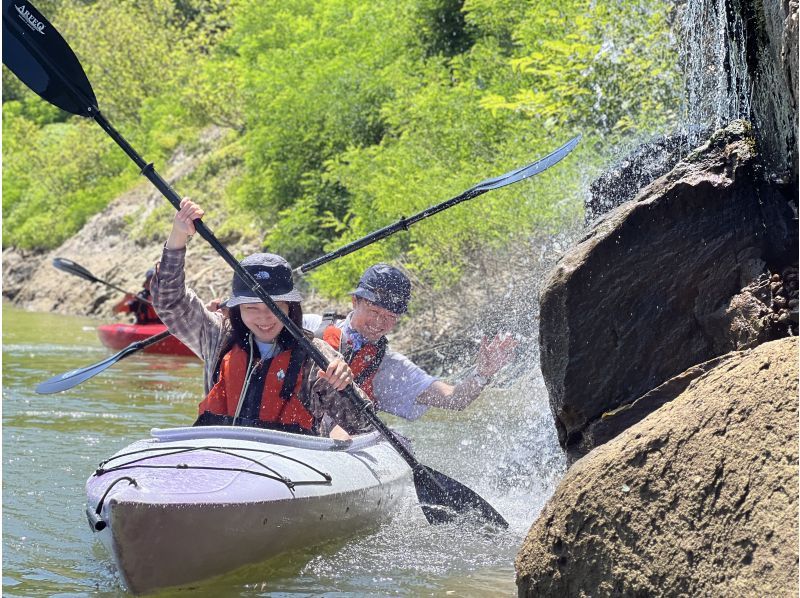 【東北・山形】白川湖カヌーツアー！爽やかな初夏の湖を楽しもう★ガイド付き2時間コースで初心者・ファミリーも安心＆写真プレゼントの紹介画像