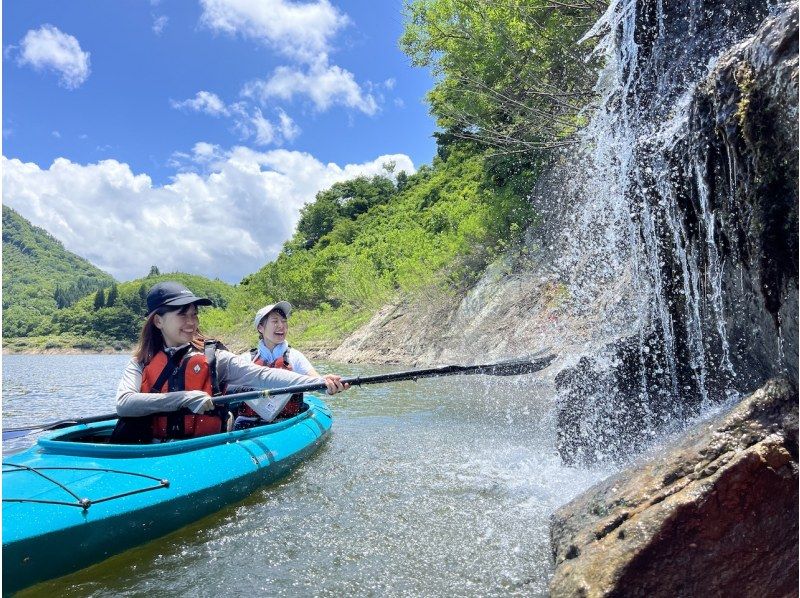 [Yamagata / Iide] Lake Shirakawa canoe tour for 2 hours! Photo gift & rental of 3 canoe equipment included★Beginners and solo participants welcomeの紹介画像